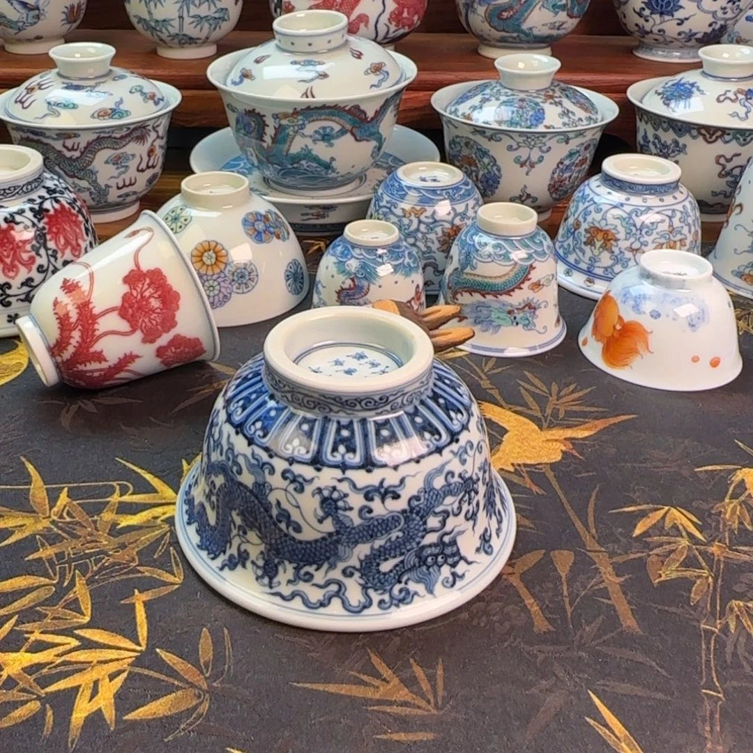 柴窑龙纹缠枝莲压手主人杯