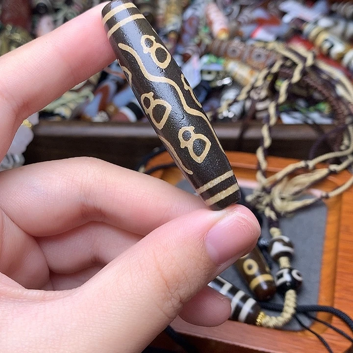 未镶嵌发一个玛瑙/玉髓