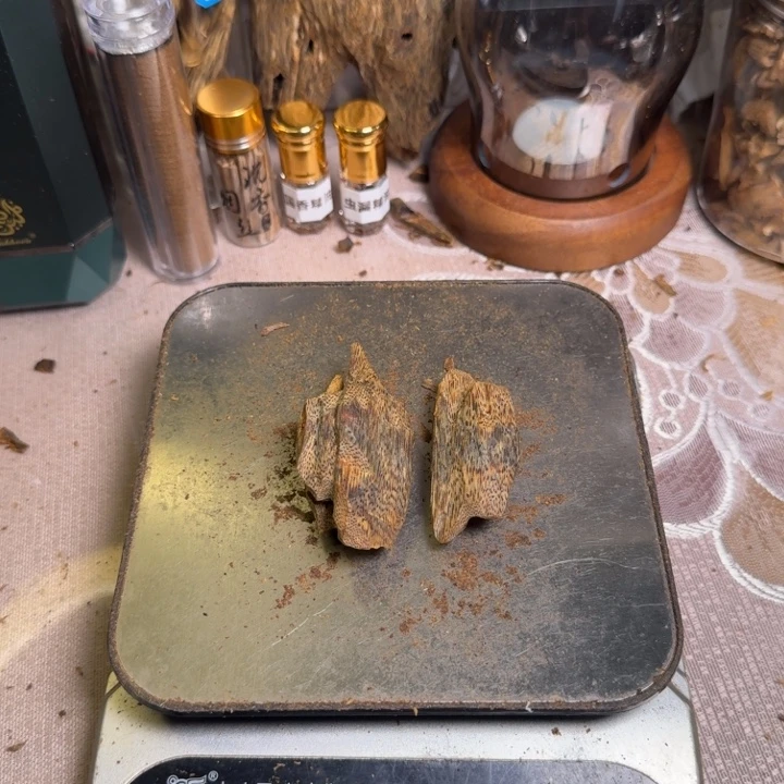 鎆***!楠木绿香葡萄藤原材料块 21+