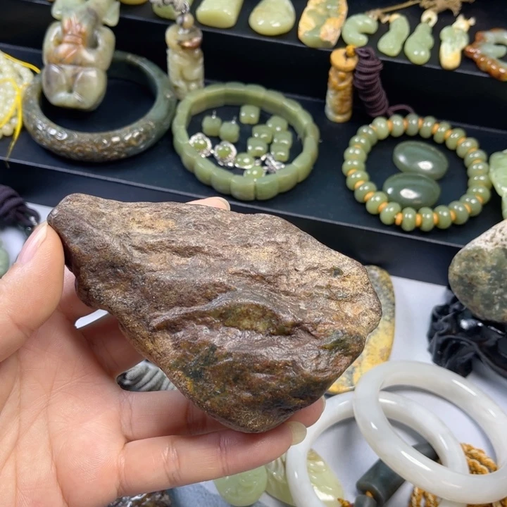 透闪石质玉小摆件未镶嵌