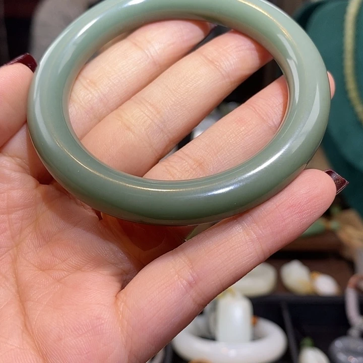 和田玉（碧玉）未镶嵌手镯