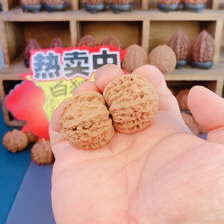 文玩核桃吊坠029白狮子
