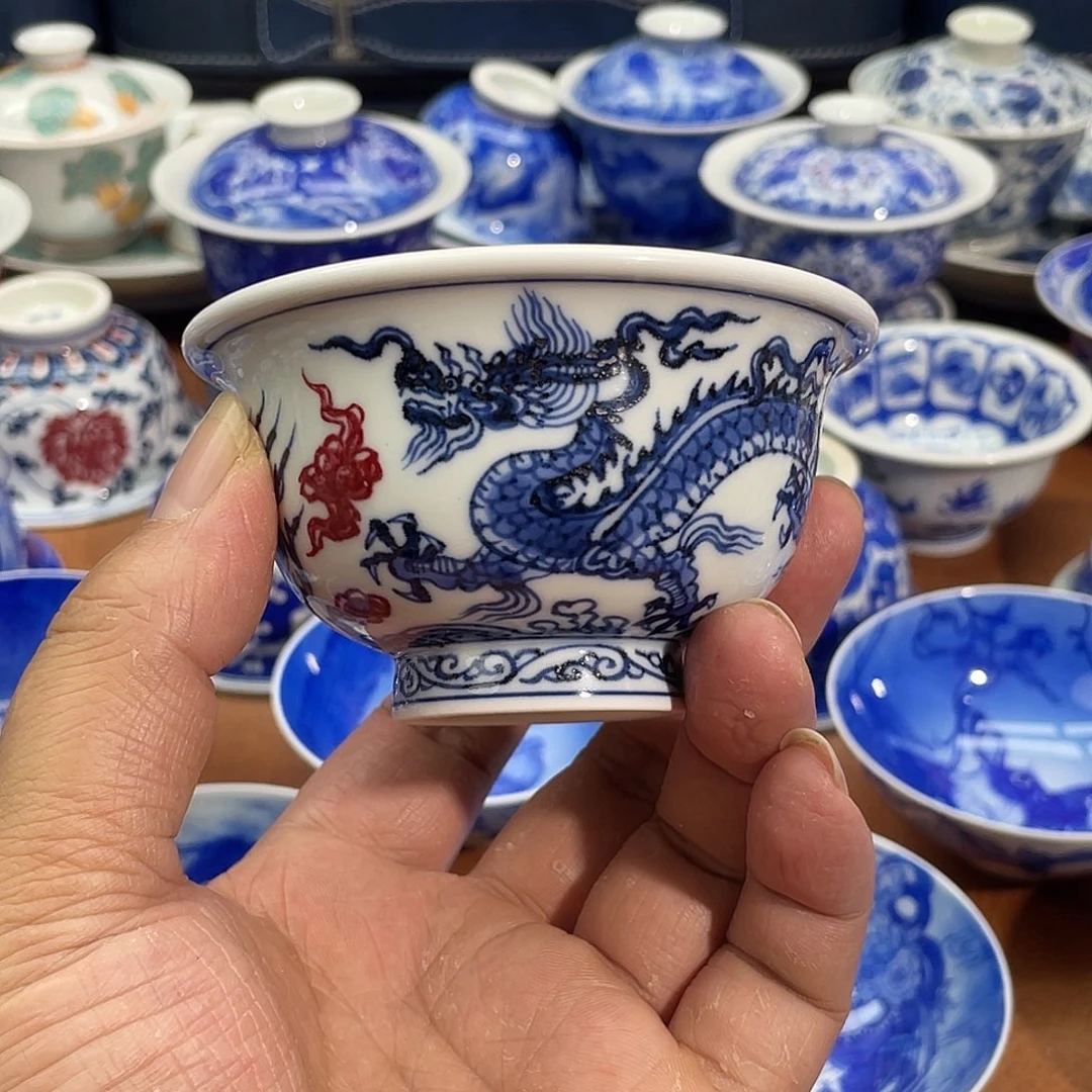 青花釉里红龙凤呈祥压手杯