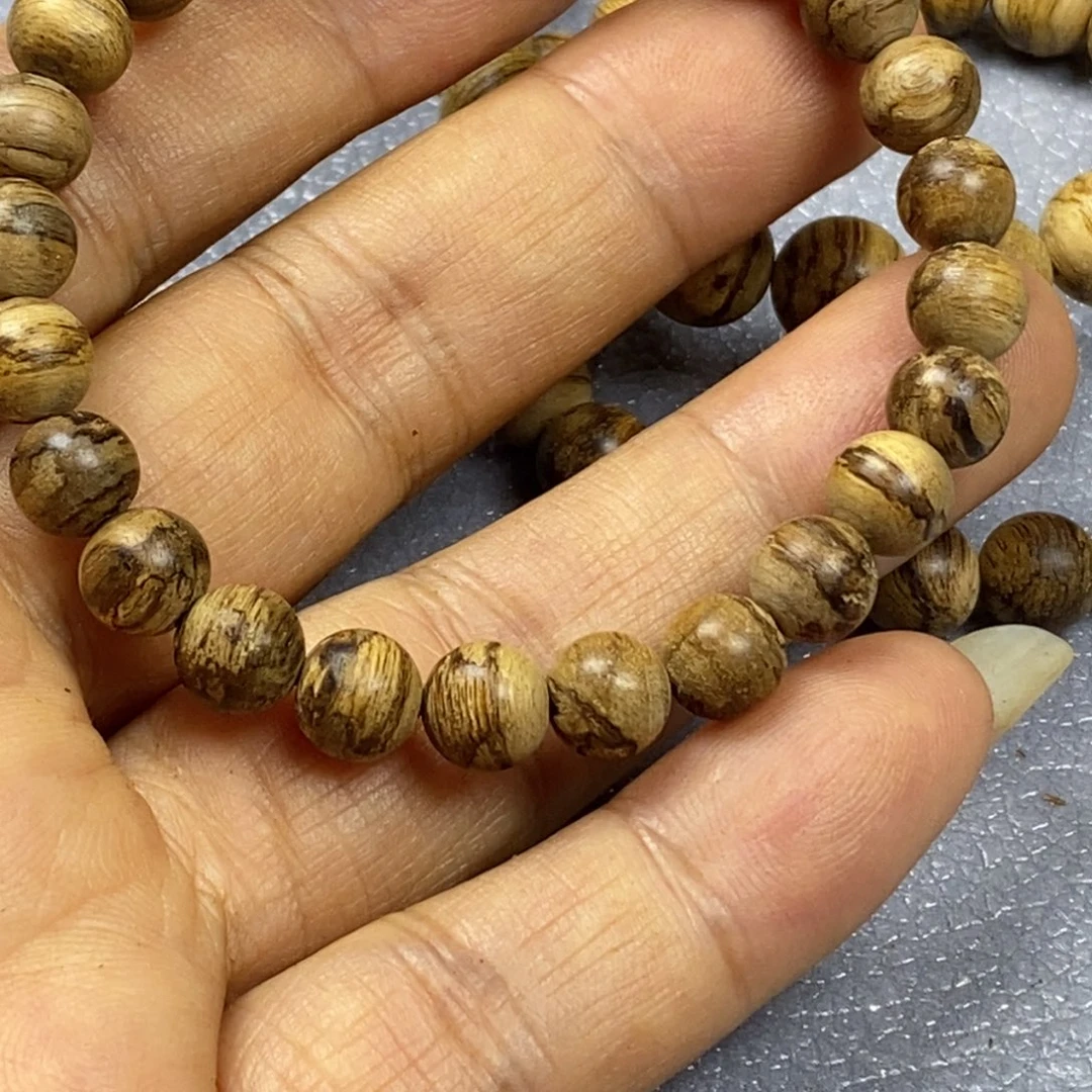 沉香沉香碎屑马泥涝卡7的，3.4克