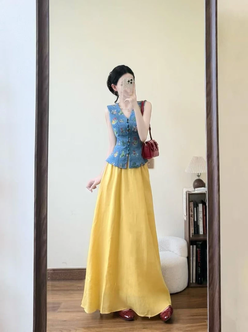 2025夏新款复古印花V领马甲背心上衣搭配黄色半身裙显瘦两件套女