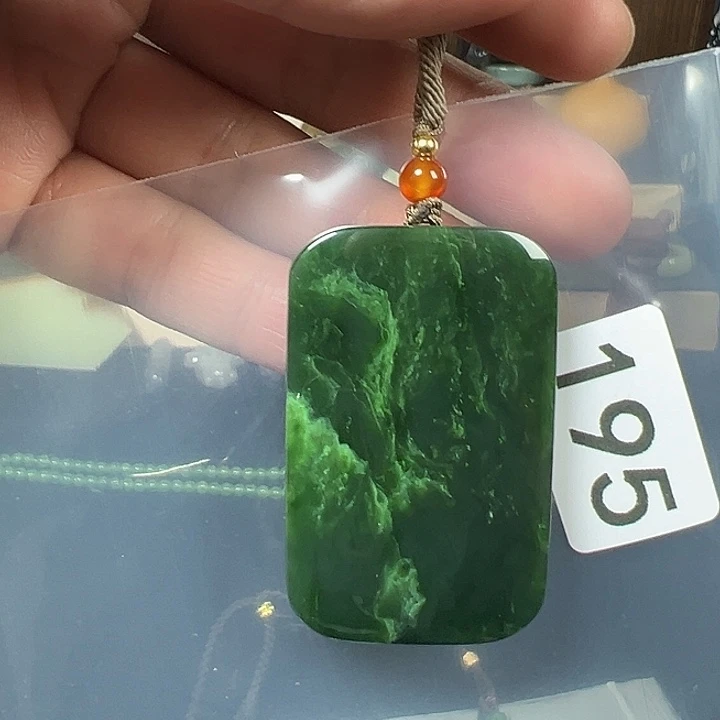 阳***地和田玉（碧玉）未镶嵌颈饰