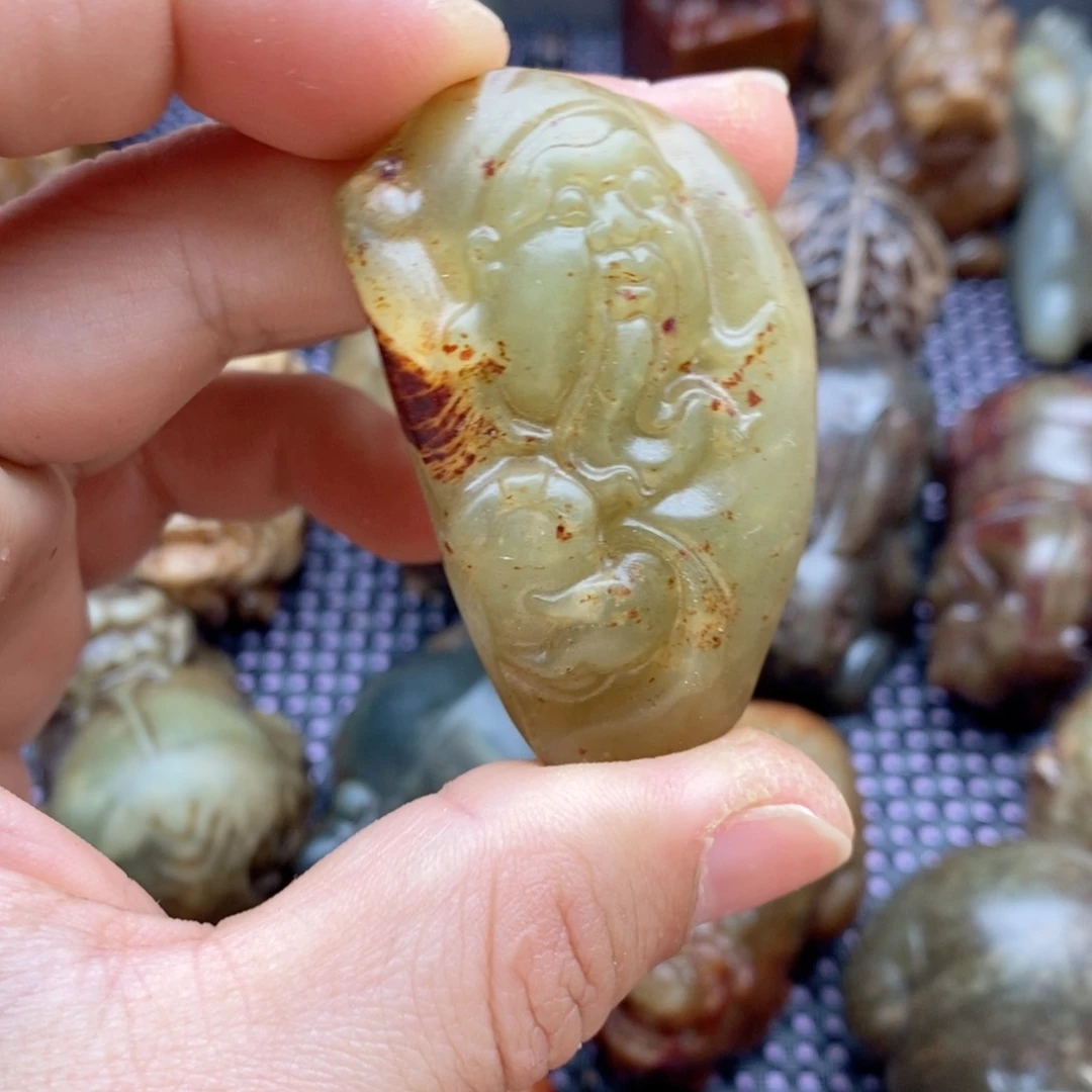 蛇纹石玉未镶嵌颈饰