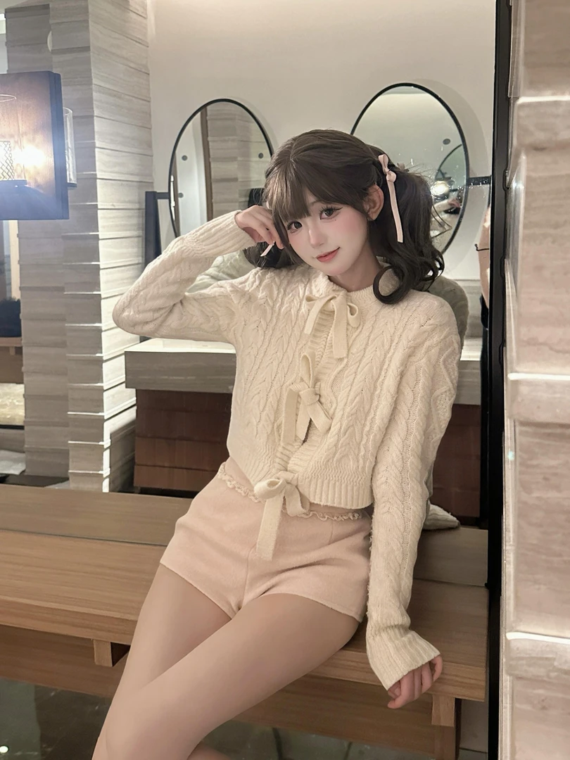 巴黎香香 小香风蝴蝶结针织开衫显瘦短款毛衣花边粉色毛呢短裤女