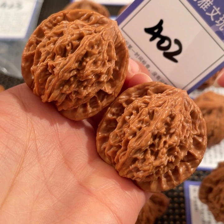 文玩核桃把件402号4.2虎头