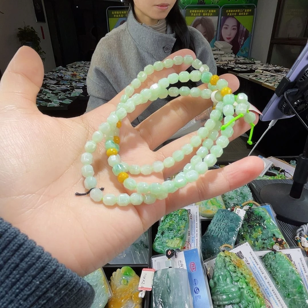 颈饰未镶嵌翡翠瑞**芳一