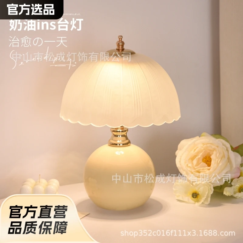 奶油风创意高级感轻奢台灯卧室2025床头柜主卧温馨结婚氛围小夜灯