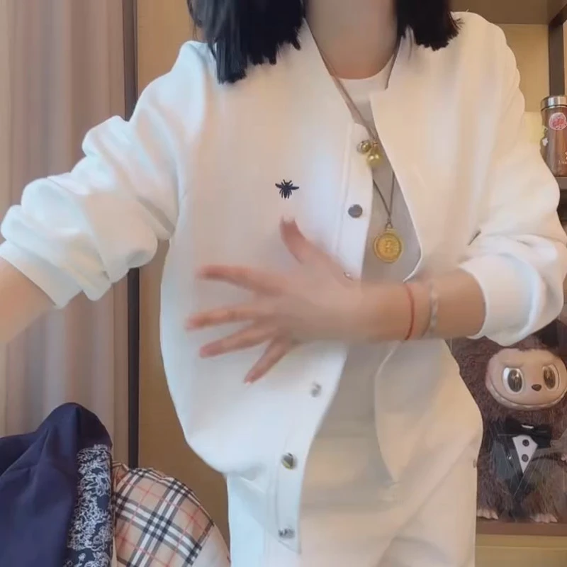 慵懒减龄蜜蜂刺绣短外套女2025秋季新款时髦宽松圆领长袖夹克上衣
