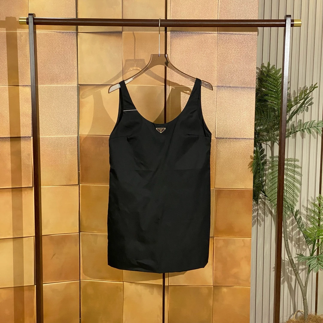 Prada 23ss新款黑色三角标再生尼龙连衣裙/40码/全新带吊/女24930