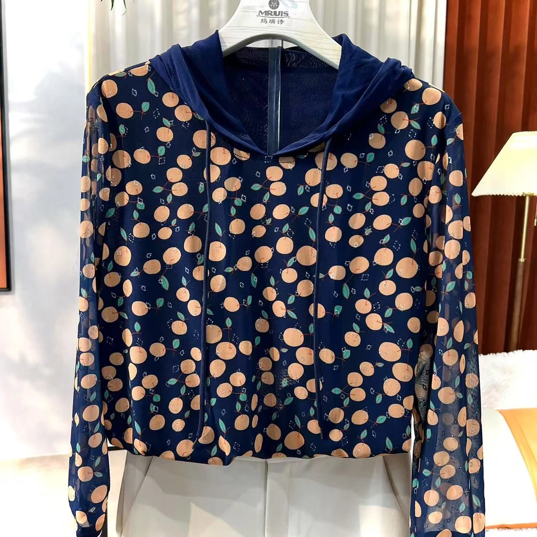 ///【新款】2025商场新款显瘦蓝色碎花连帽减龄女套头衫宽松M5306