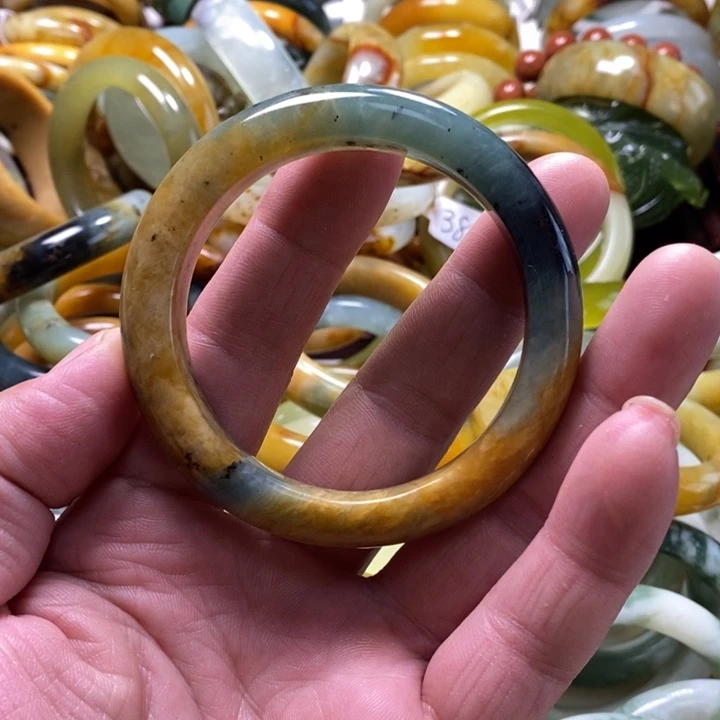 未镶嵌透闪石-蛇纹石玉手镯