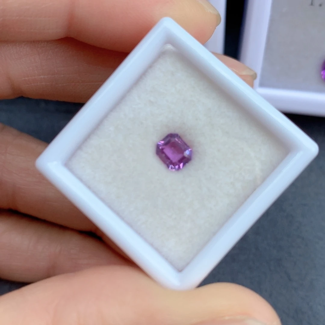 彩色蓝宝石无烧0.69克拉裸石未镶嵌