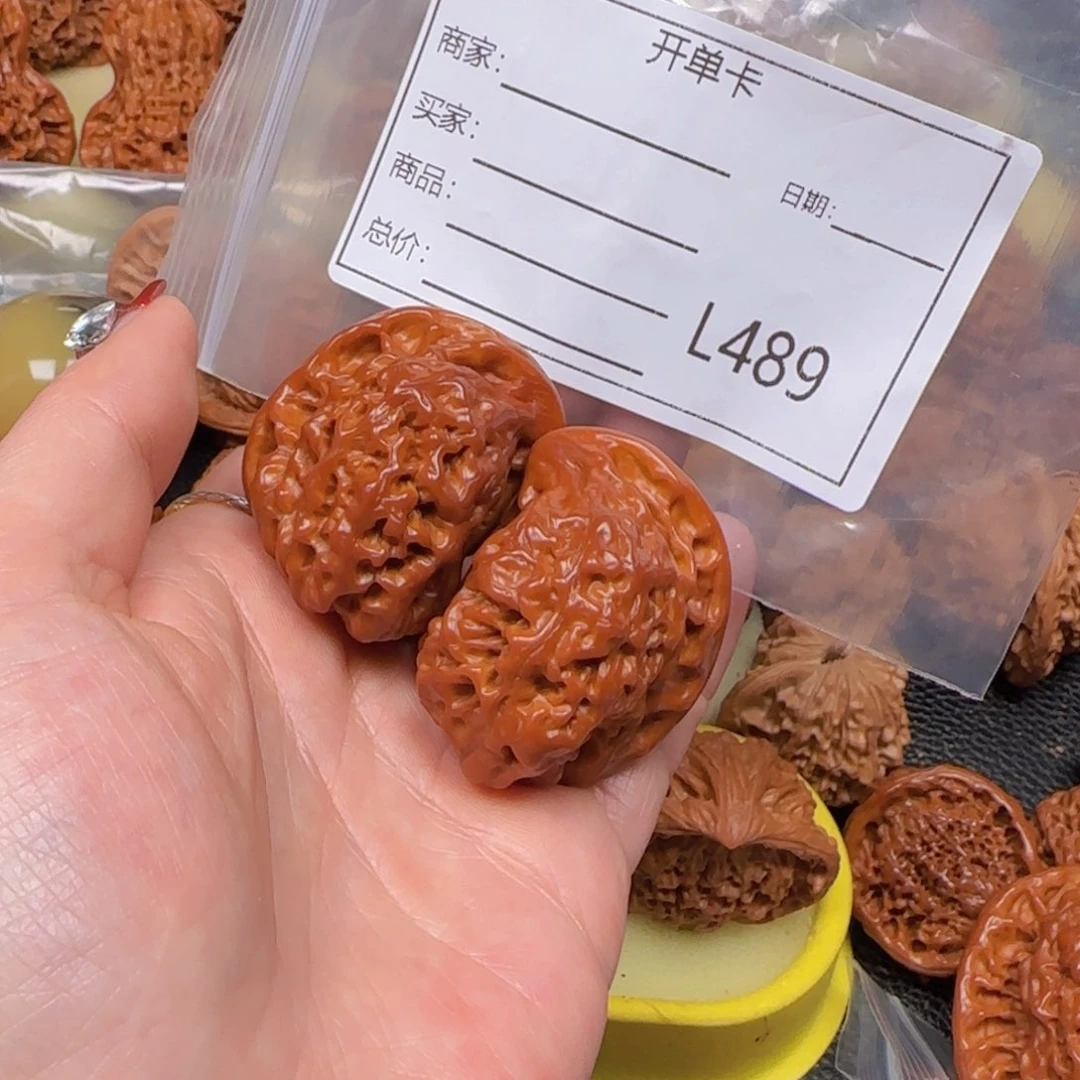 猴头核桃把件蔓**心座山雕