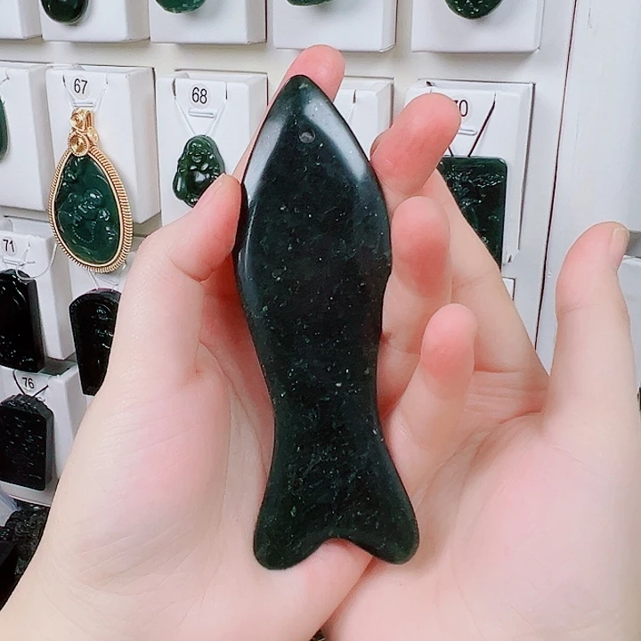 蛇纹石玉颈饰未镶嵌远*志