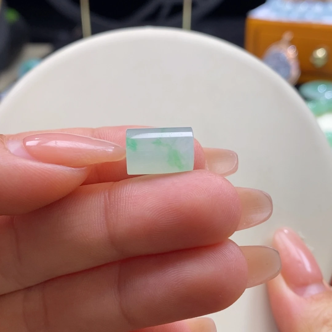 翡翠吊坠(不含链)未镶嵌翡翠金丝绿桶珠