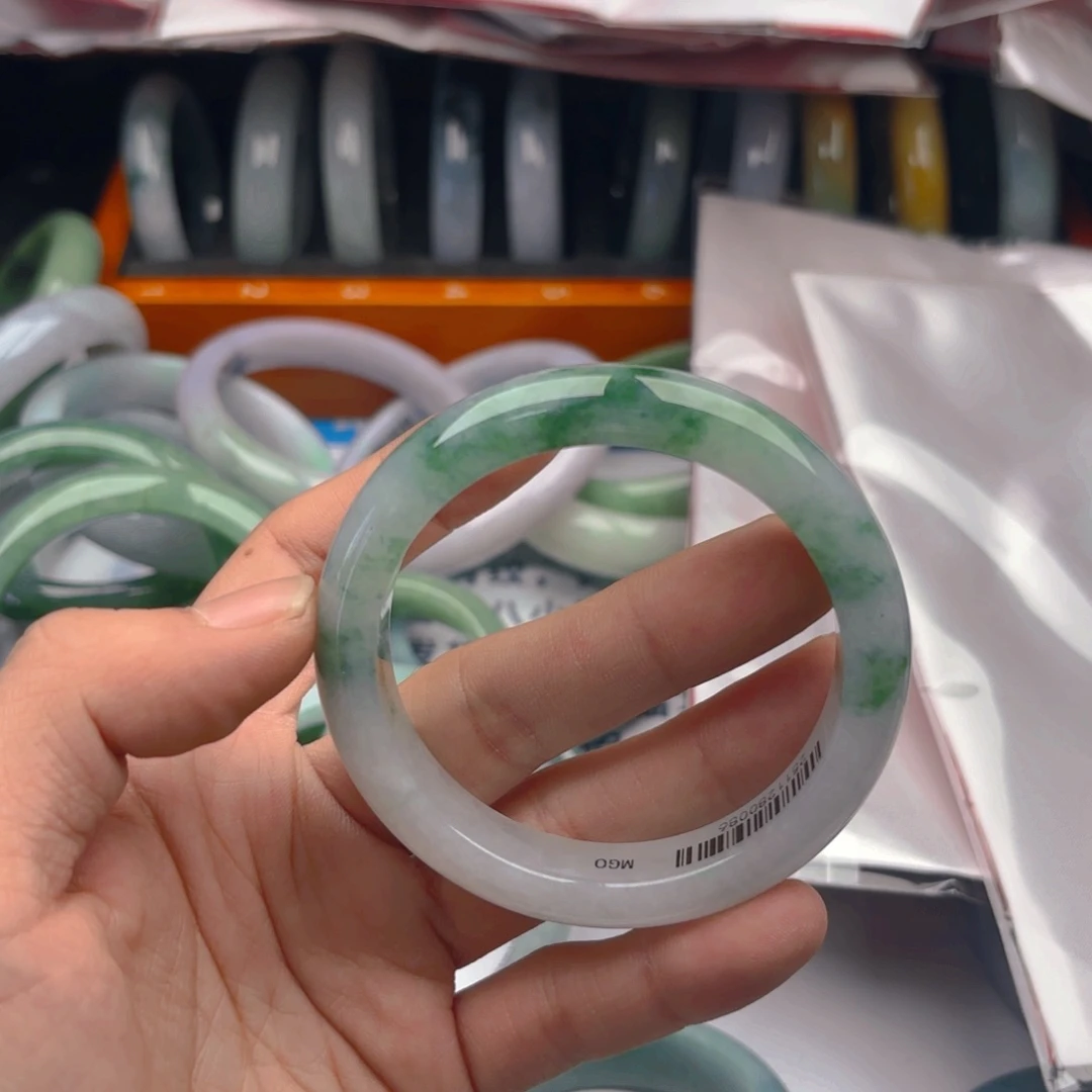 翡翠未镶嵌手镯57. 34