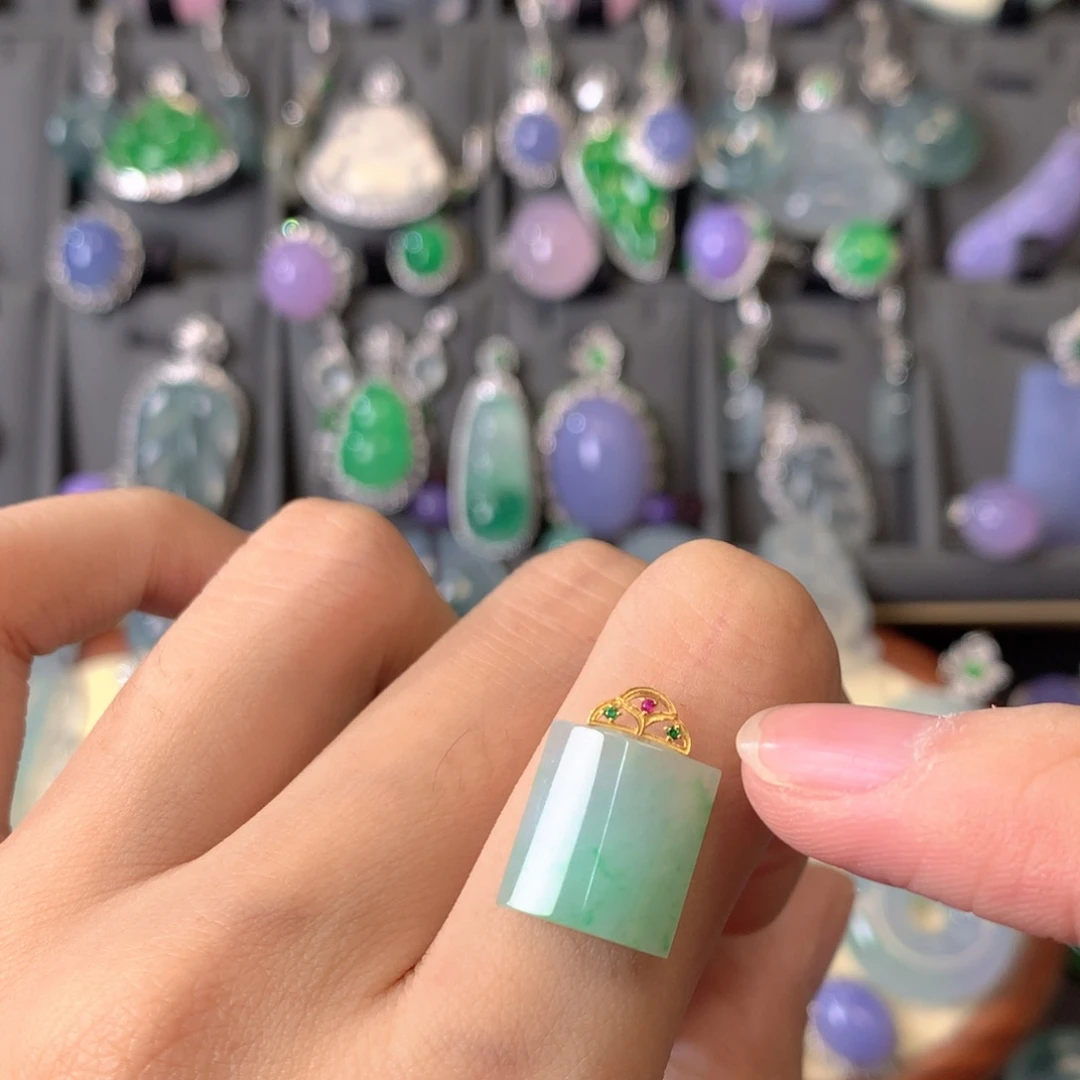 翡翠18K金镶嵌吊坠(不含链)