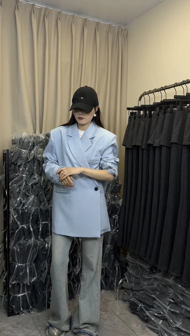 熊小姐家2025早春新款纽扣不规则设计西装外套