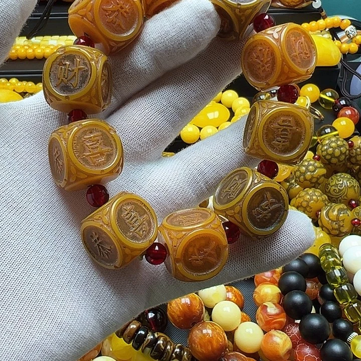 琥珀未镶嵌颈饰蜜蜡