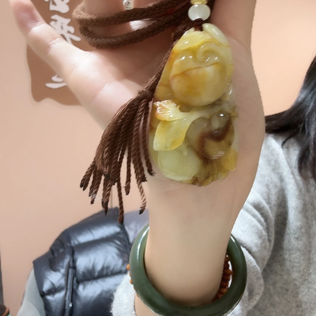 蛇纹石玉未镶嵌颈饰
