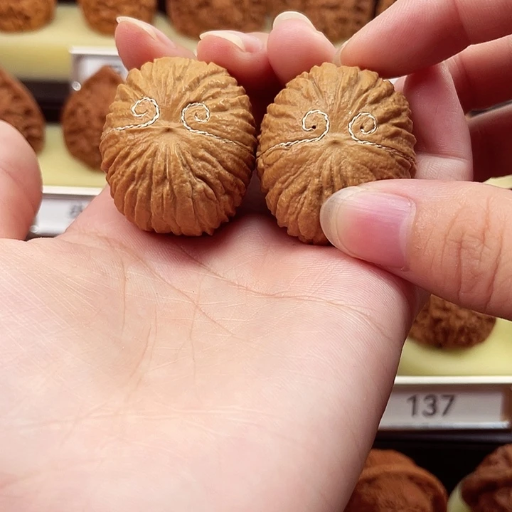 臭***鼬文玩核桃吊坠猴头元宝36尺5173