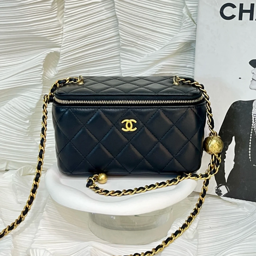 99新 Chanel/香奈儿 24年金球化妆盒黑色羊皮单肩包金扣40999