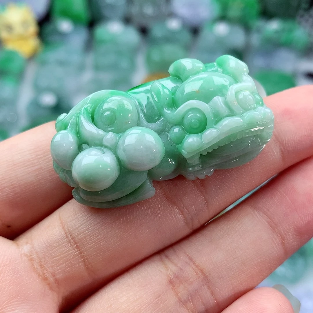 环***扣翡翠未镶嵌颈饰翡翠