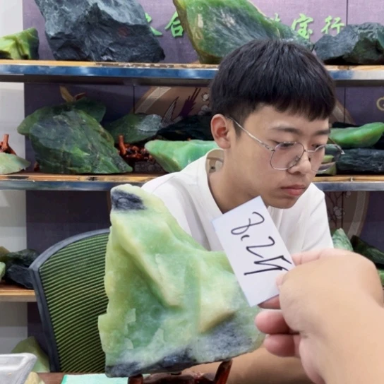 蛇纹石玉未镶嵌原石快**行