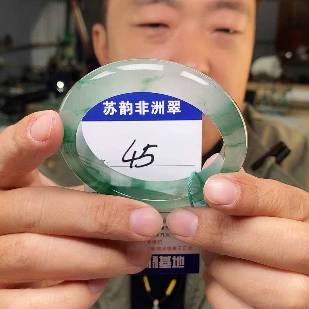 石英质玉（非洲翠）未镶嵌手镯