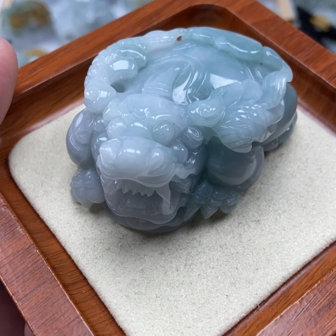 兰***翡翠未镶嵌颈饰貔貅挂件