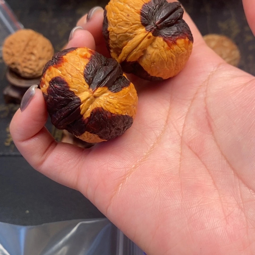 文玩核桃吊坠七彩魔丸