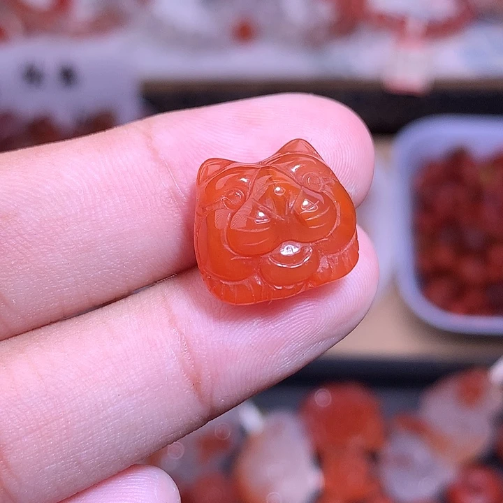 南红玛瑙未镶嵌珠宝半成品老虎头