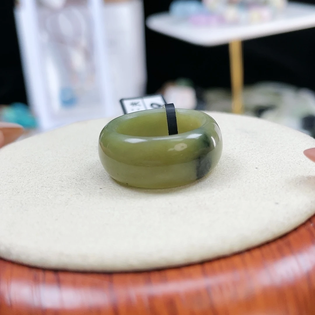 和田玉未镶嵌戒指P6黑羊洞轮胎16.8不退换