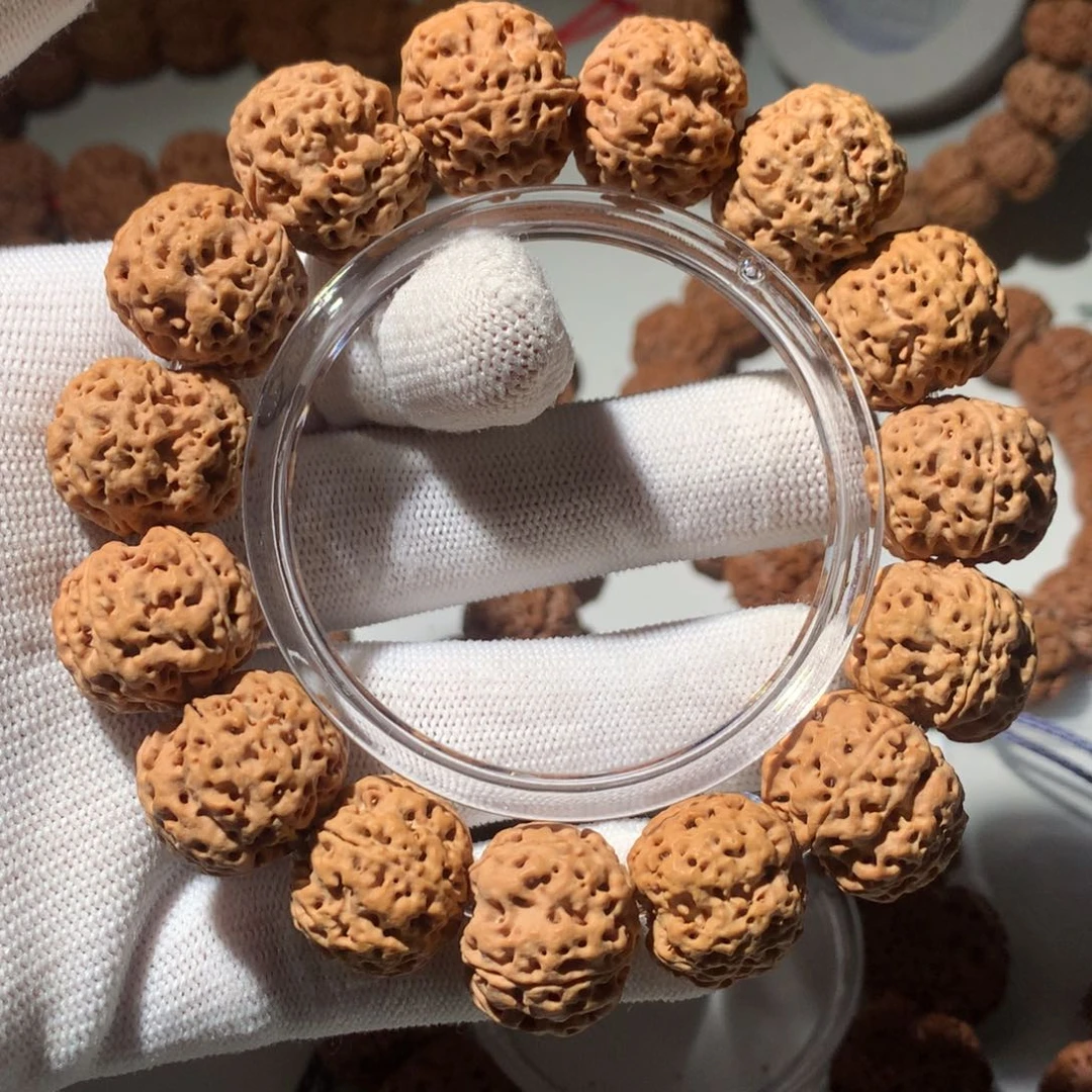 金刚菩提吊坠蜂王