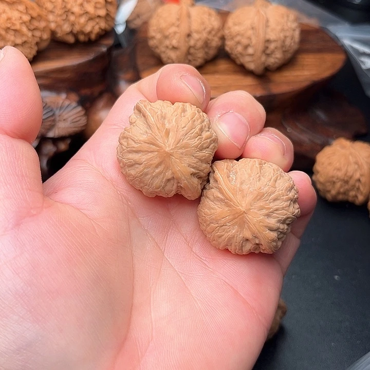 桃核把件大*几核桃铁锤