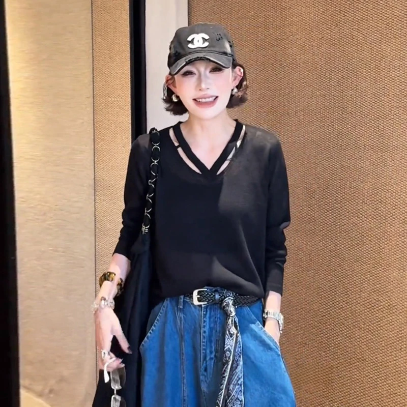 白色长袖t恤女韩版早秋穿搭氛围感打底衫设计感小众内搭V领上衣女