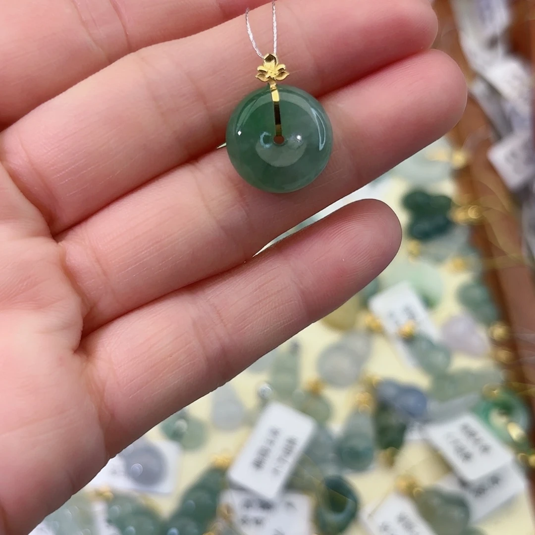翡翠18K金镶嵌颈饰翡翠平安扣