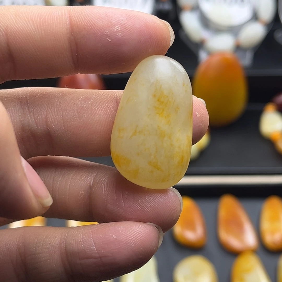 和田玉未镶嵌吊坠(赠链)