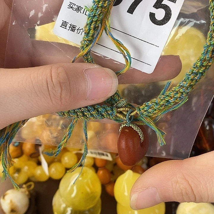 蜜蜡未镶嵌珠宝奇石
