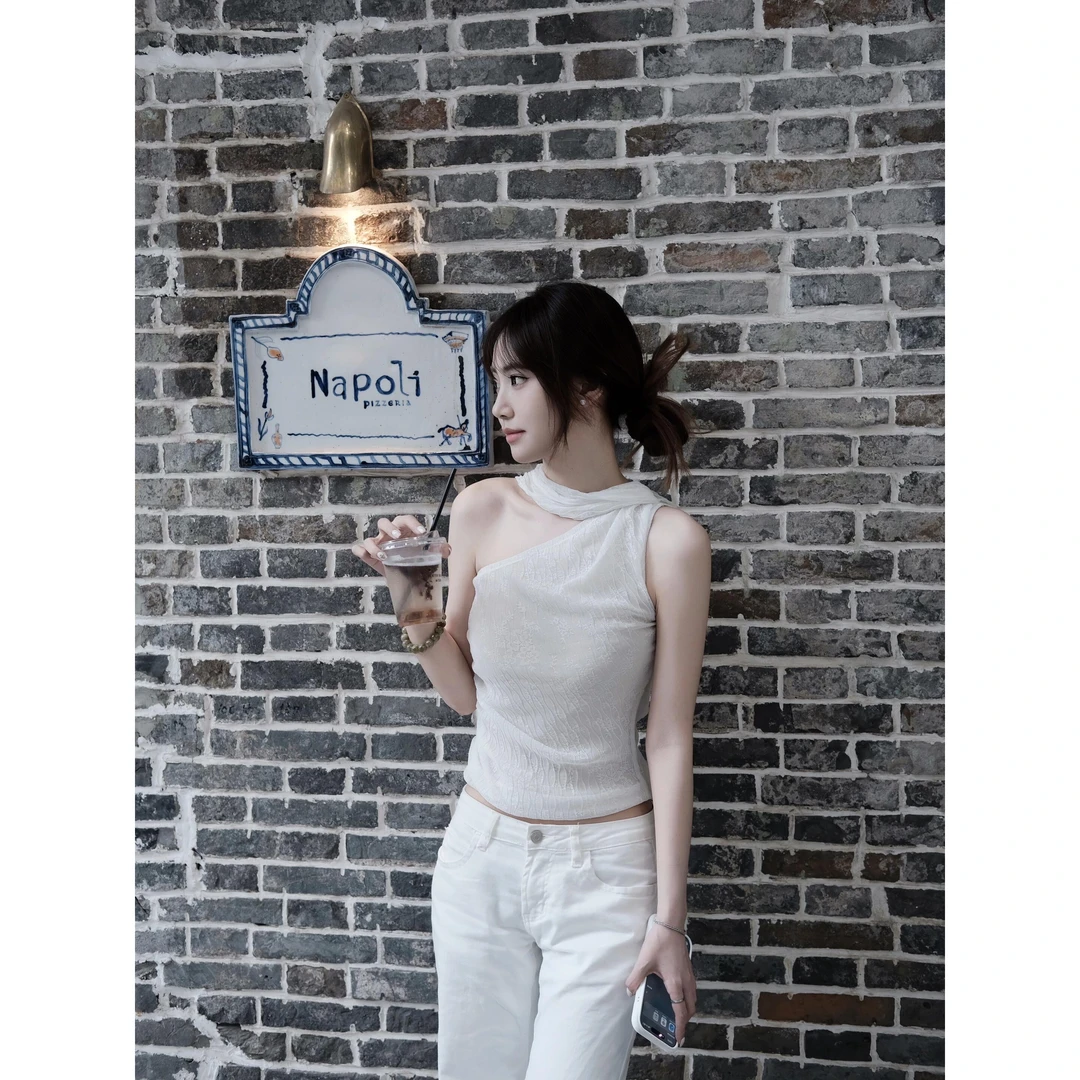 夏季纯欲风斜肩露半边肩上衣背心女高腰白色休闲长裤微喇牛仔裤