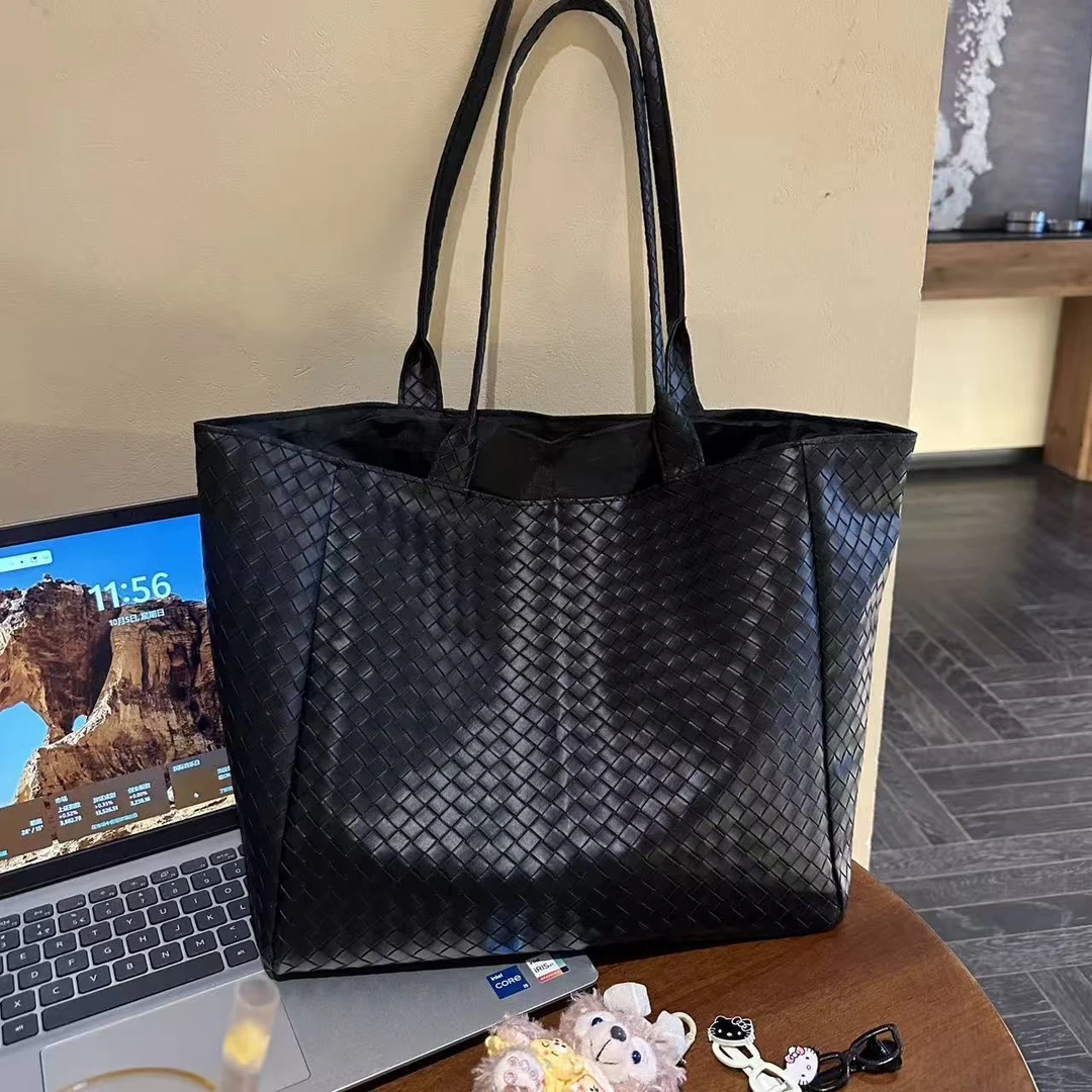 黑色简约大容量包包女式2025新款潮轻奢小众高级感通勤百搭托特包