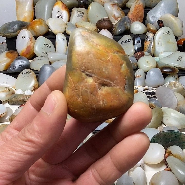 和田玉未镶嵌颈饰把件