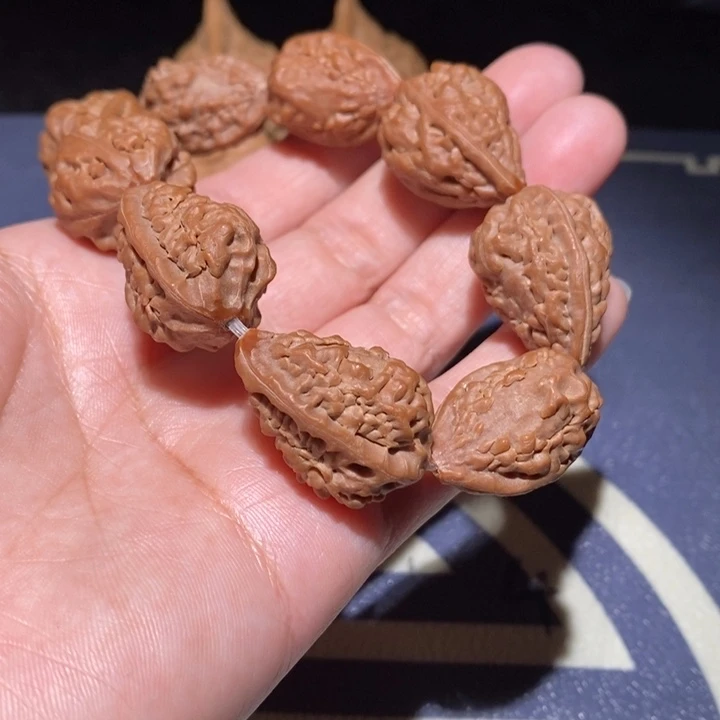 文玩核桃吊坠绣花鞋手串