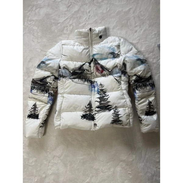 妃鱼/盟可睐/聚酯纤维/羽绒服/95新/琰一24