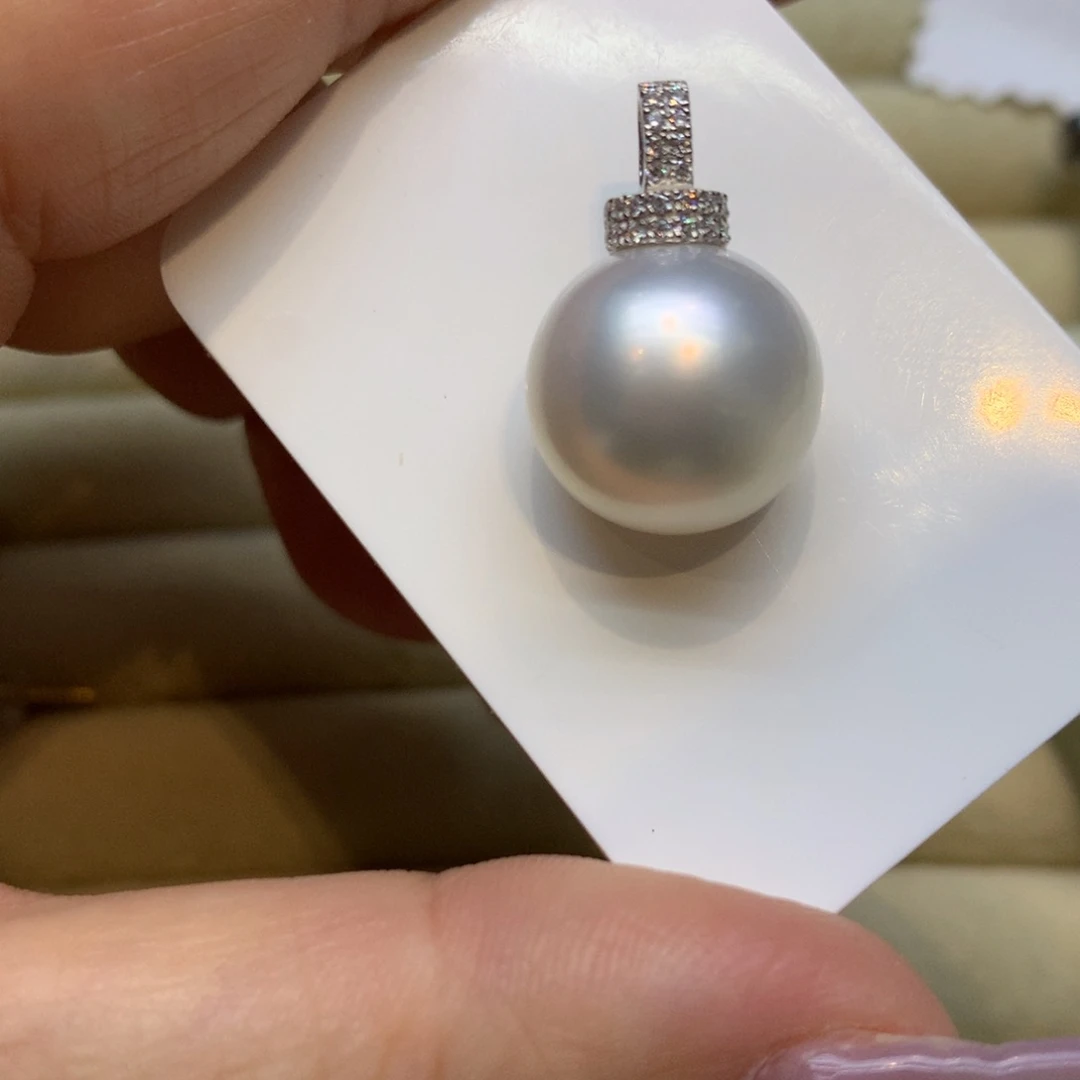 颈饰铂Pt950镶嵌海水珍珠