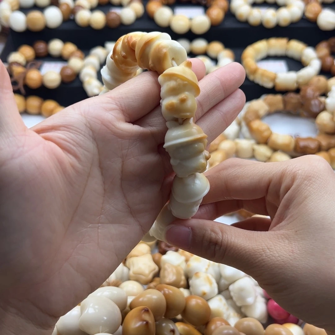 吊坠白玉菩提女孩半壁色